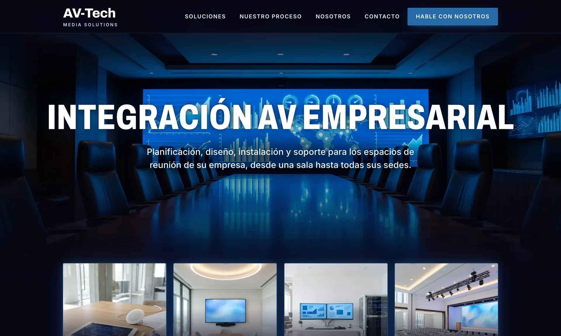 La página de inicio en vivo de la dirección videowall: una sala de juntas de noche con un muro luminoso de paneles de datos bajo el titular, sobre cuatro tarjetas de servicios.